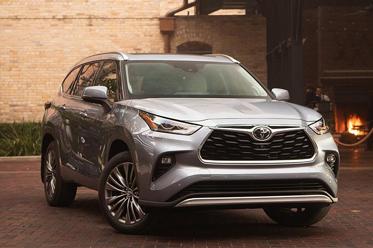 Главные автоновости за 2 минуты: Highlander, ОСАГО, Aurus и другое 