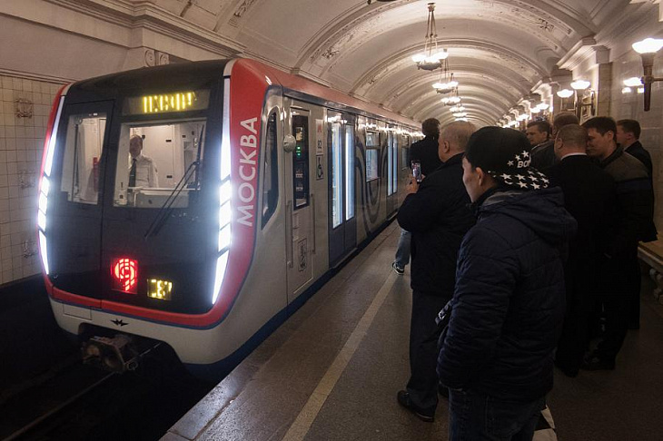 Врач назвал транспорт самым опасным местом для заражения COVID-19 в Москве 