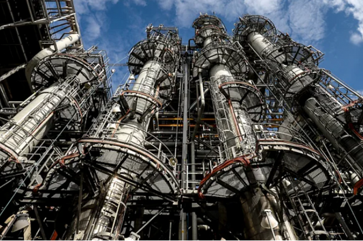 НИПИГАЗу оказали медвежью Усть-Лугу