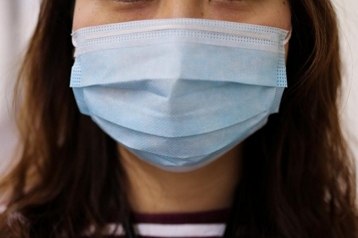 Эксперты усомнились в высокой эффективности защитных масок
