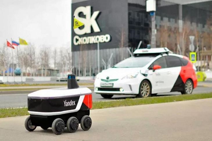 Роботы-курьеры «Яндекса» начали доставлять заказы в жилые дома