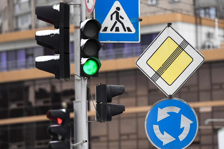 Отправила учить ПДД. Водитель выиграла суд у инспектора ДПС 