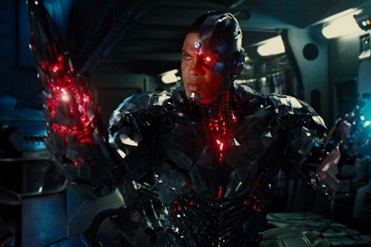 Рэй Фишер продолжает выступать против студии Warner Bros.