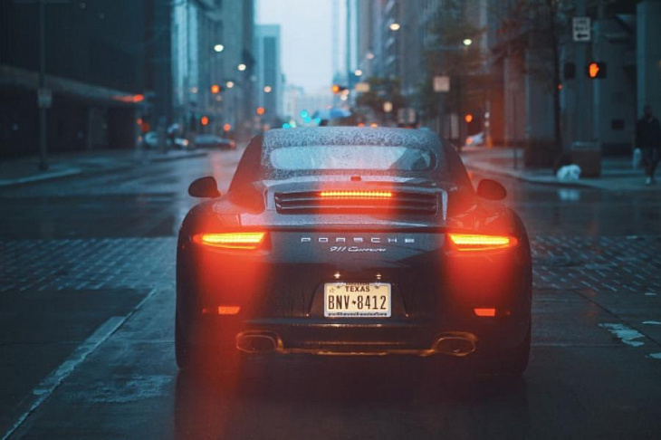 В июле продажи легковых автомобилей в России упали на 10%