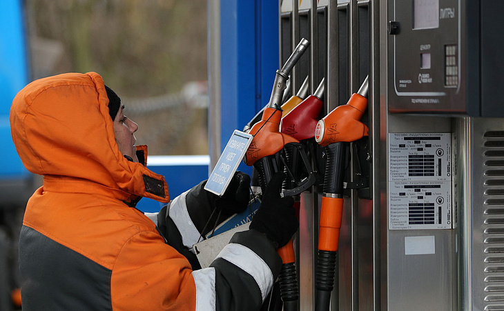 Нефтяники начали продавать бензин в убыток 