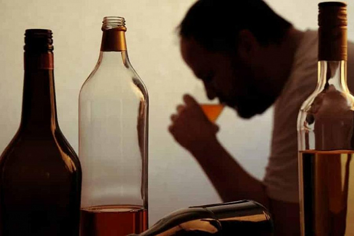 Эксперт: алкоголизм - распространенная проблема среди пожилых людей