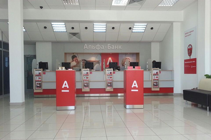 Альфа-банк поощрит сотрудников за действия во время захвата отделения 