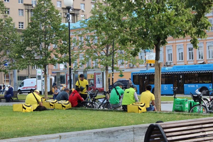 Сервисы доставки столкнулись с нехваткой курьеров