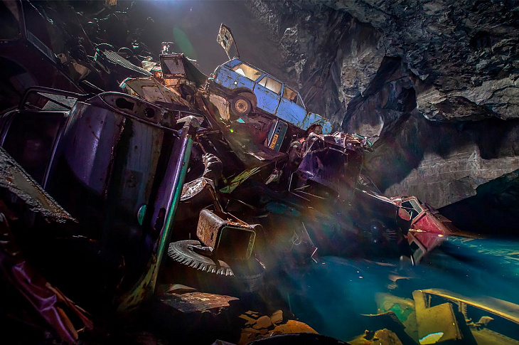 Красота против времени. Самые необычные кладбища автомобилей