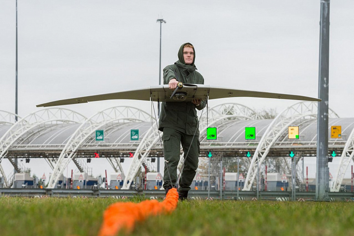 «Отправлять с них штрафы незаконно». Над трассами запустили беспилотники.