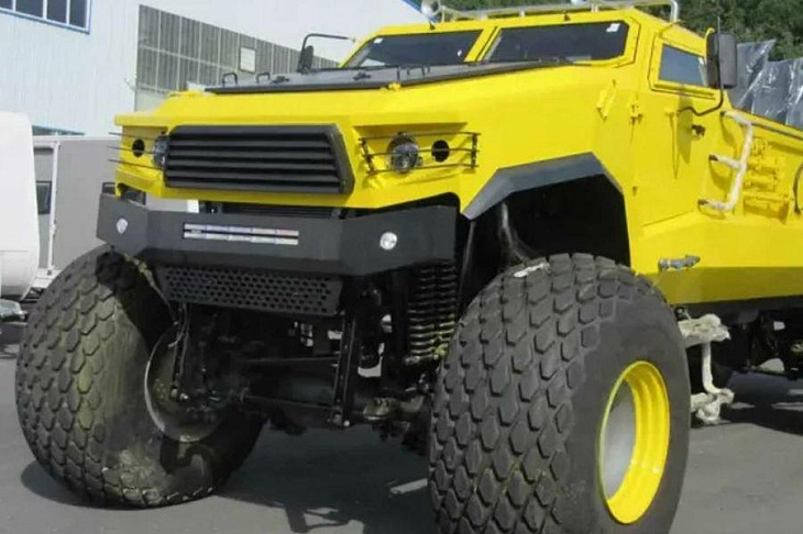 Китайцы построили монструозный автобус