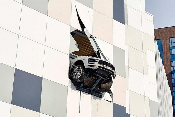 «Это точно парковка года». 7 самых курьезных ДТП на стоянках