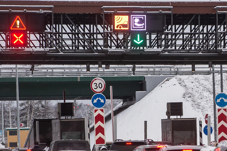 По платным дорогам 