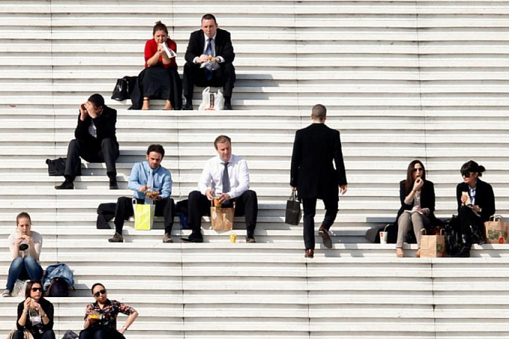 69% россиян испытывают трудности с деньгами