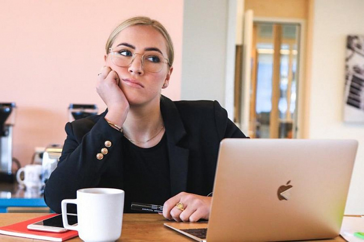 Россияне рассказали о главных раздражающих факторах на работе