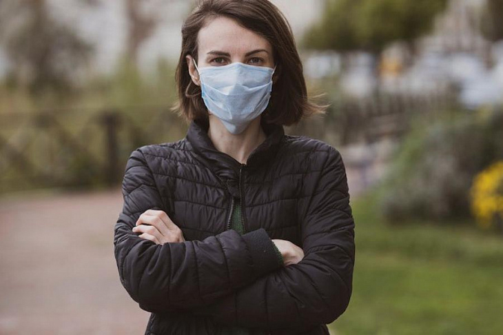 Влажные маски задержали быстрые капли эффективнее сухих