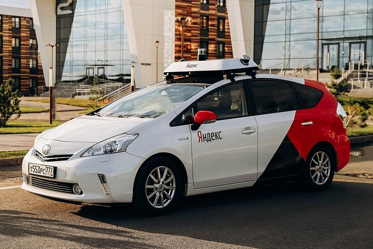 В России беспилотным автомобилям могут разрешить ездить по «выделенке»