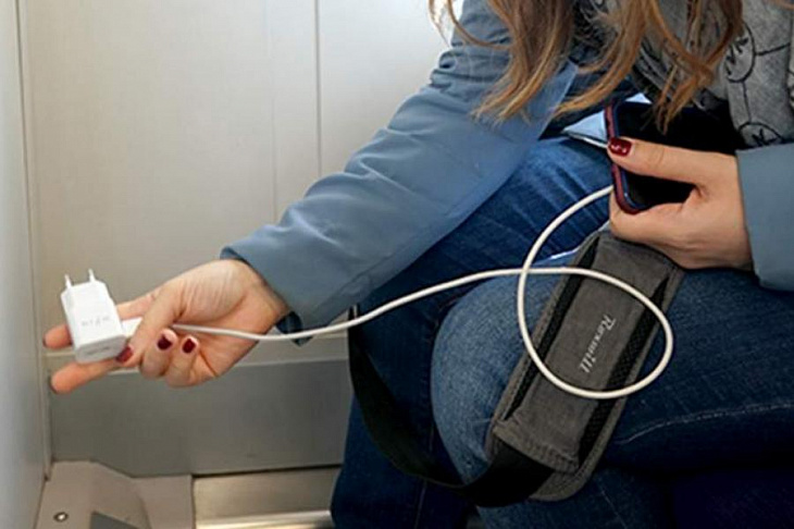 Эксперт перечислил изъяны неоригинальной зарядки для смартфона