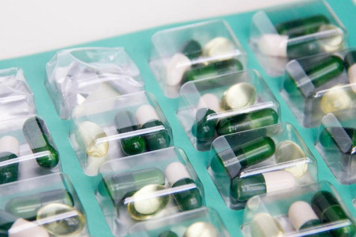 «Дед, пей таблетки»: почему люди бросают терапию