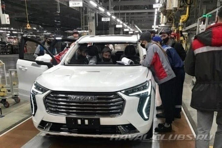 Новый кроссовер сфотографировали на конвейере автозавода Haval