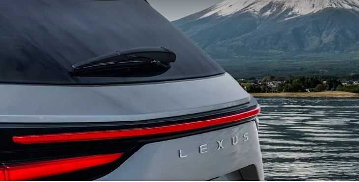 В преддверии премьеры Lexus NX нового поколения: опубликован тизер, хотя внешность уже не секрет