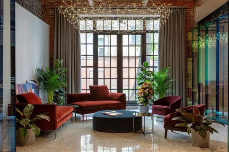 От бытовки к амфитеатру: как изменились офисы продаж ЖК в Москве