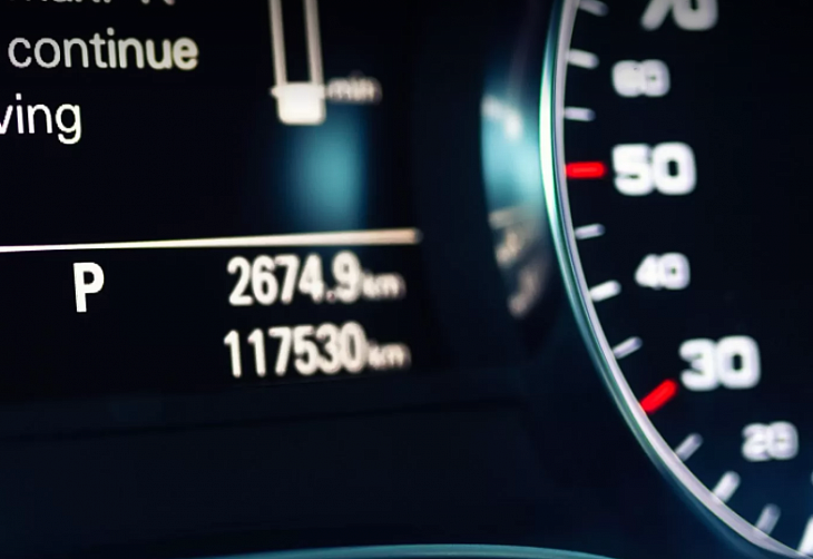 Опрос Автотеки: автомобиль необходимо менять при пробеге от 100 тыс. км, считает большинство российских автовладельцев