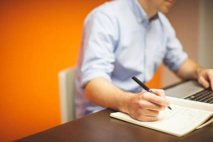 В России предложили ввести минимальную почасовую оплату труда