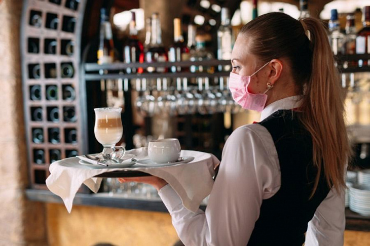 Российский ресторанный рынок продолжил падение в июле