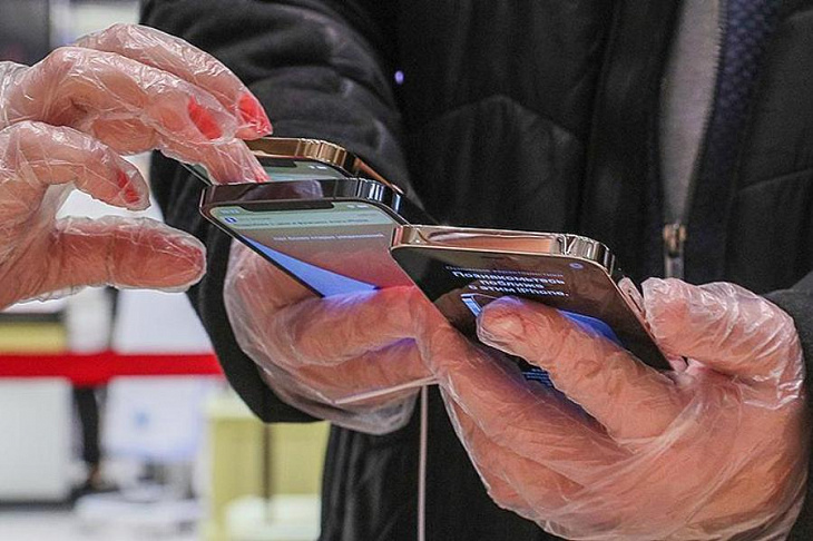 Российские ритейлеры распродали почти всю первую партию iPhone 12 и 12 Pro