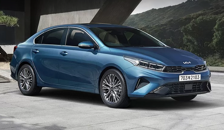 Растерявший на родине покупателей Kia Cerato пережил рестайлинг: первые фото и видео