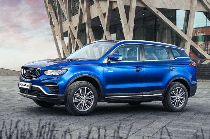 Geely Atlas Pro станет первым в РФ массовым кроссовером с мягким гибридом
