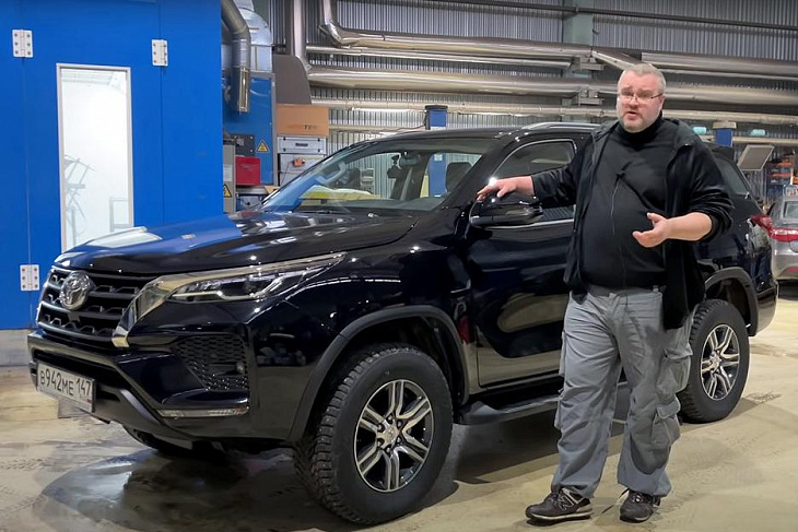 Блогер разобрал Toyota Fortuner: 