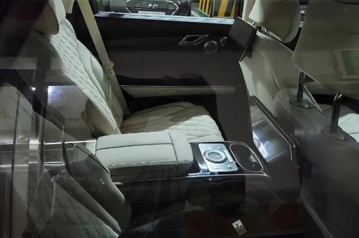 Genesis GV80 получит роскошную 6-местную версию. Первое фото 