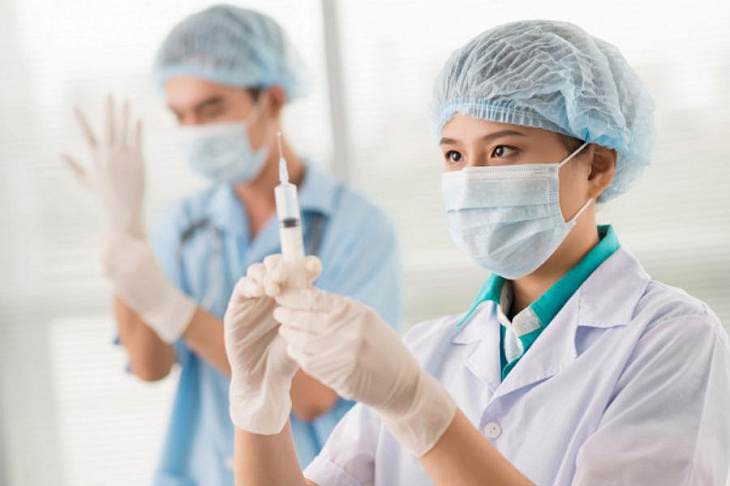 Вирусолог оценил важность самоизоляции во время вакцинации