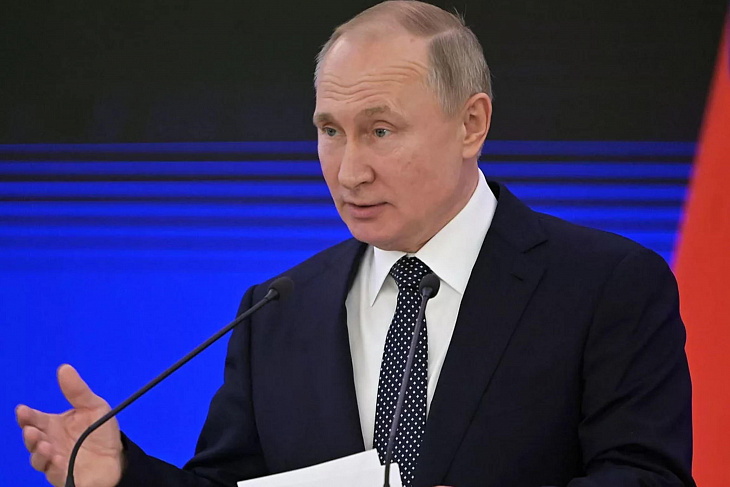 Путин поручил работать над восстановлением базовых отраслей экономики