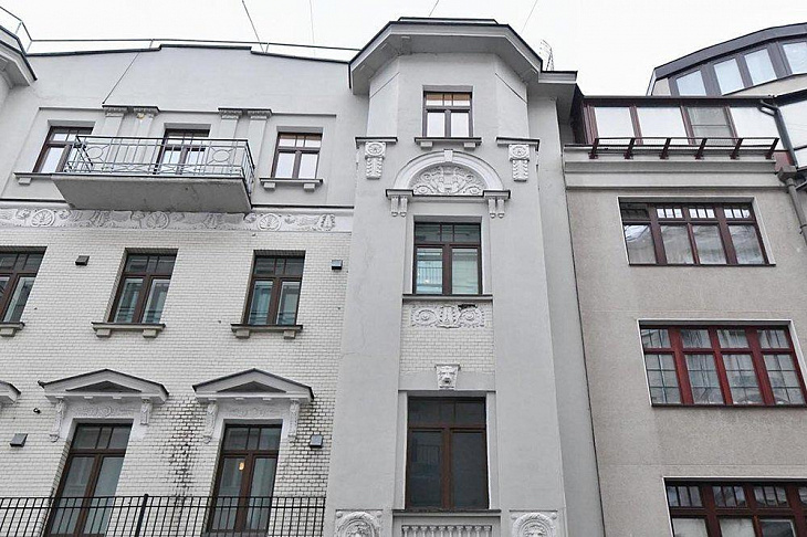 Жилому дому в центре Москвы вернули львов