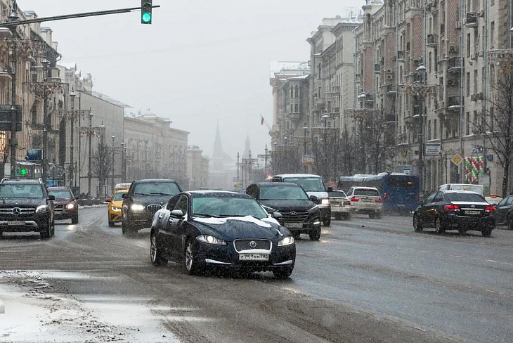 Как водителям правильно ездить зимой. Инструкция от ГИБДД 