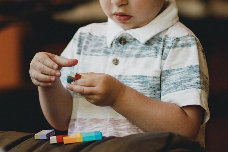 Риск аутизма у детей связали с интервалом между беременностями