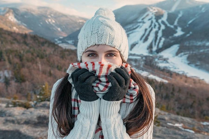 Врач объяснила опасность использования шарфа вместо маски