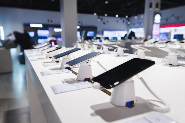 Мобильные операторы закрыли более 1700 салонов связи за прошлый год