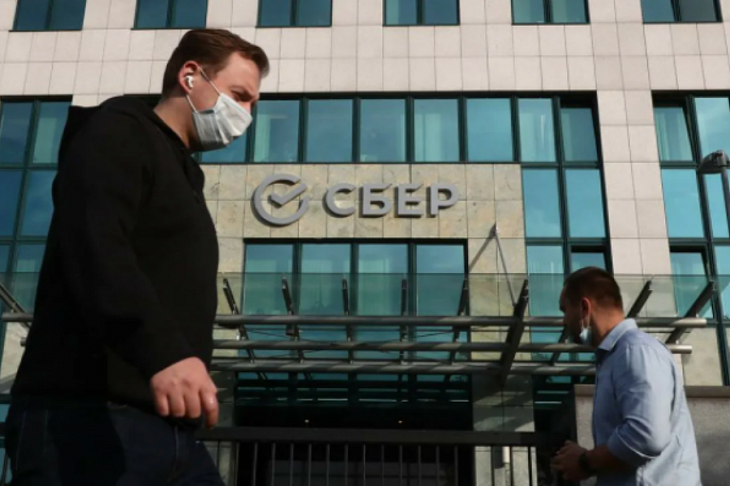 «Сбер» может инвестировать в онлайн-бизнес X5 Group для развития на рынке foodtech