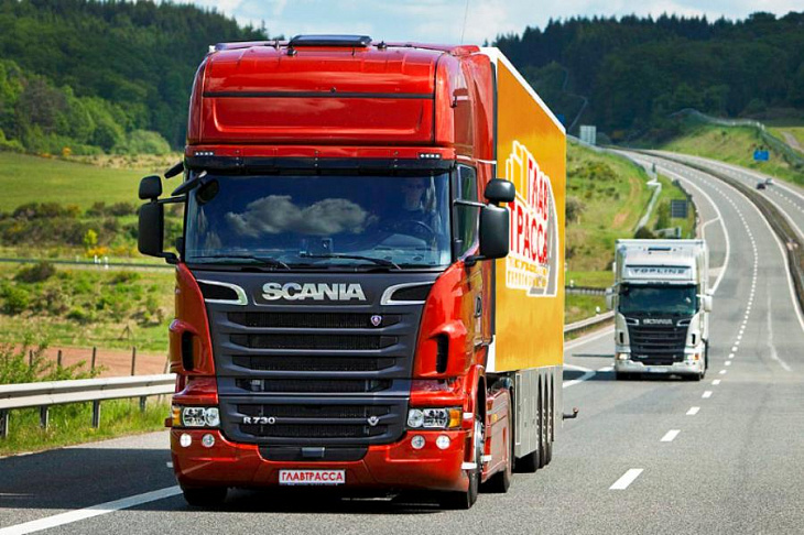 Международные грузоперевозки автотранспортом упали на 20%, внутрироссийские — на 30%