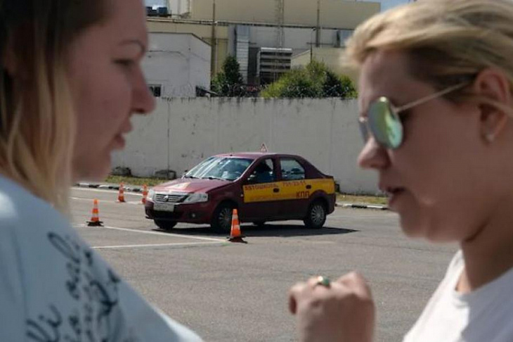 Кандидатам в водители затягивают ремни