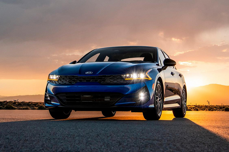 Новый прибор ГИБДД, Kia K5 и замена прав. Главные автоновости недели 