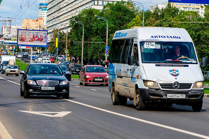 «Нарушители должны всем уступать». Верховный суд испугал обочечников 