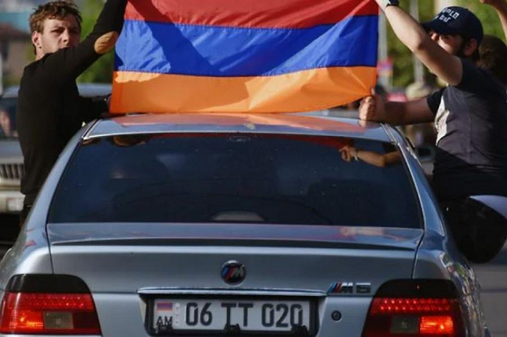 Армянские автомобили буксуют на штрафстоянках