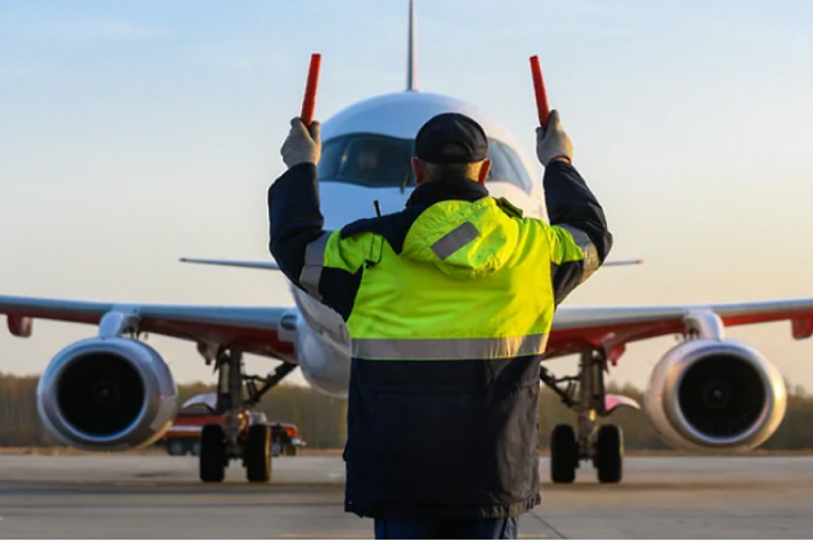 Лоукостер в тумане светит