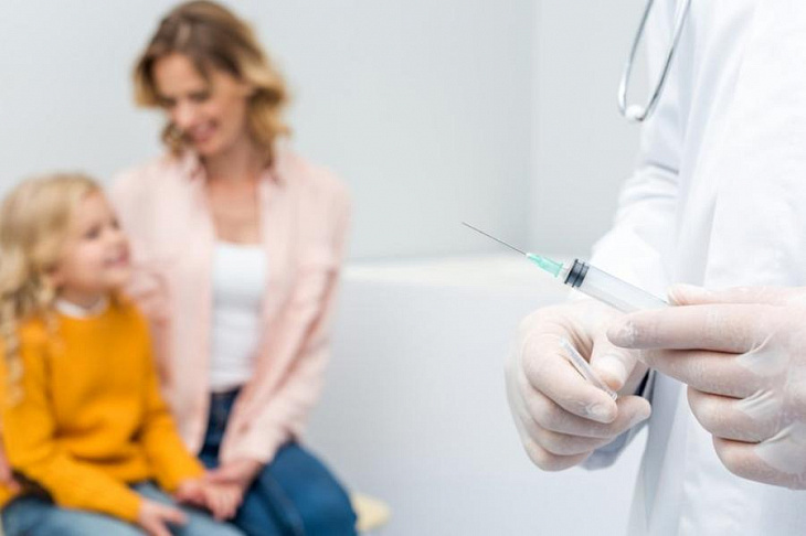 Врачи призывают не отказываться от прививки от гриппа во время пандемии