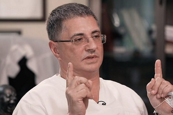 Мясников ответил на семь популярных вопросов о вакцинации